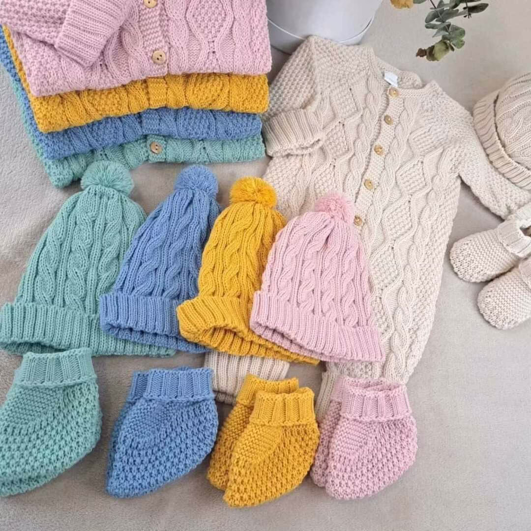Conjunto Macacão, Gorro e Carapins