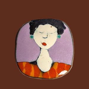 Alfinete em cobre, Dama