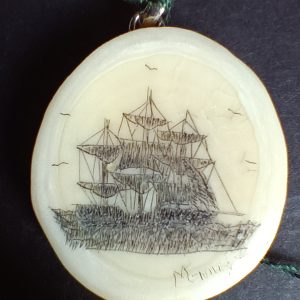 Pendente medalhão marfim