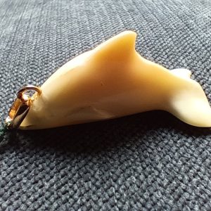 Pendente golfinho em marfim