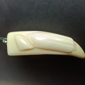 Pendente dente de baleia