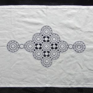 Centro de mesa linho e renda 1,84x62cm
